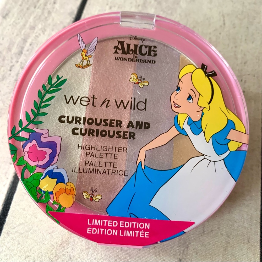 Wet N Wild Alice In Wonderland curiouser And Curiouser Highlighter Palette